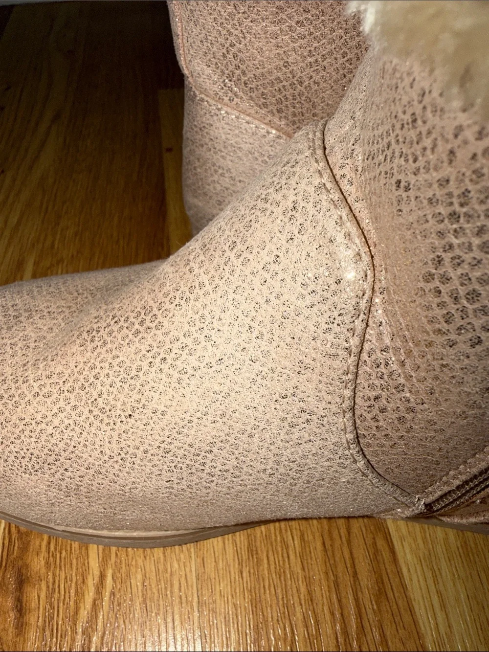 Cat & Jack Shimmery Cream Faux Fur Lined Kids Boots size 5
